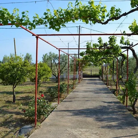 Apartament Kalives