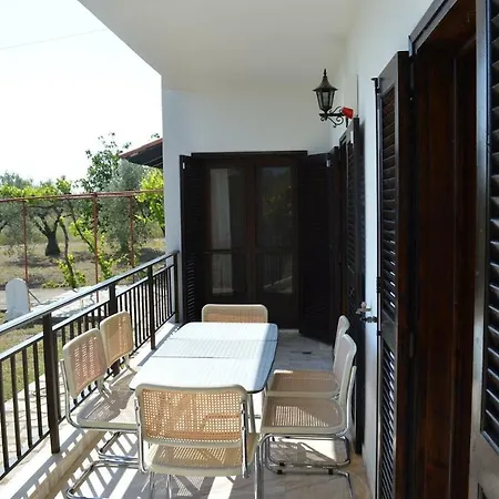 Apartament Kalives